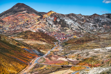 Small town situated among the colorful mountains full of minerals. Altiplano, Boliviaの写真素材