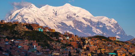 Panorama of the city of La Paz with mountain of Illimani (Aymara) on the background. Boliviaの写真素材