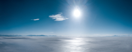 Aerial panorama of the Salar de Uyuni salt flat, Boliviaの写真素材