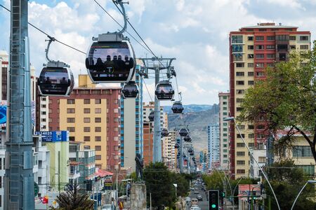 LA PAZ, BOLIVIA - 29 MARCH 2018: Mi Teleferico - aerial cable car urban transit system carries passengers in the city of La Pazのeditorial素材