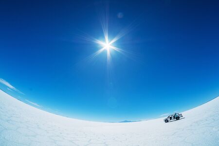 Salar de Uyuni salt flat during sunny cloudless day, Boliviaの写真素材
