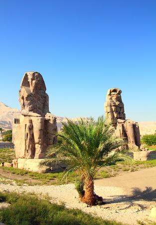 colossi of memnon gigantic statues in Luxor Egyptの写真素材
