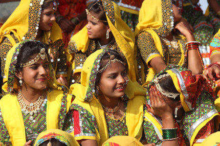 PUSHKAR, INDIA - NOVEMBER 21 2012: Group of Indian girls in colorful ethnic attire attends at Pushkar camel fairのeditorial素材