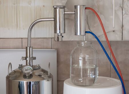 Home alcohol distillation equipment