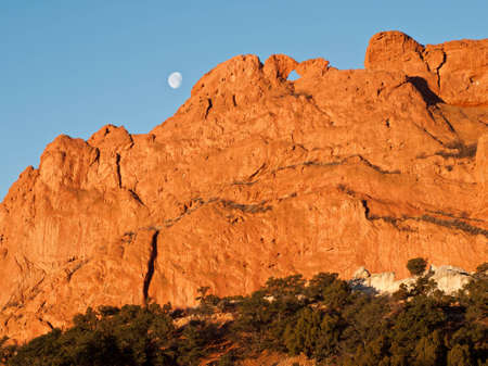 Kissing Camels rock formation with a setting moon in Colorado Springs, Coloradoの写真素材