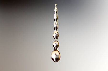 Multiple water droplets from a single dripの写真素材