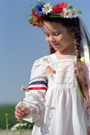 smiling ukrainian girl on chamomile fieldの写真素材