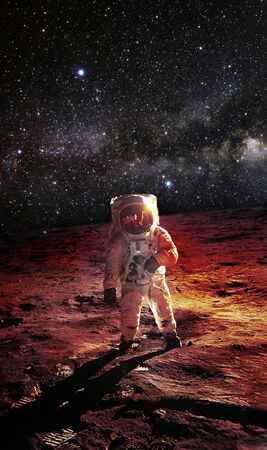 Astronaut On The Mars Elements Of This Image Furnished By Nasaの素材 Fy ストックフォトのamanaimages Plus