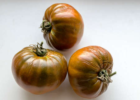 photo with withered and wrinkled tomatoes on a light background, suitable for wallpaperの写真素材