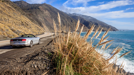 Big Sur, California, United States of America - January 15, 2016 : A quick pull off to stretch along Highway 1 in Big Surのeditorial素材