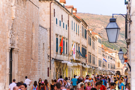 DUBROVNIK, CROATIA - AUGUST 31, 2009: Stradun street packed with touristsのeditorial素材