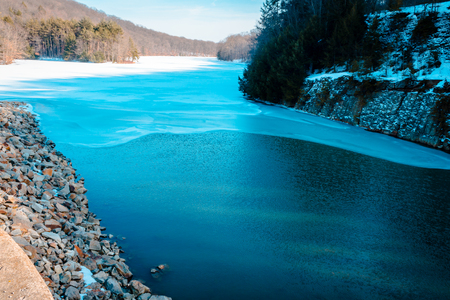 Lake at the dam of Yellow Creek Parkの写真素材