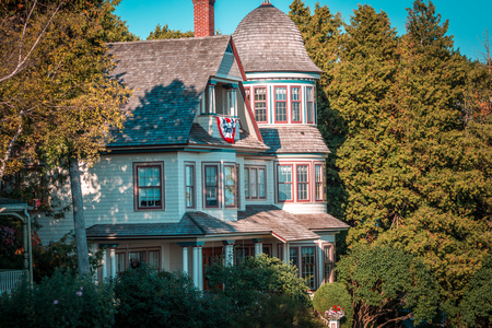 Old Victorian house on Mackinace Island nestled within some treesのeditorial素材