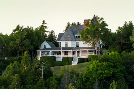 Victorian house perched on the West bluffs of Mackinac Island looking over Lake Michiganのeditorial素材