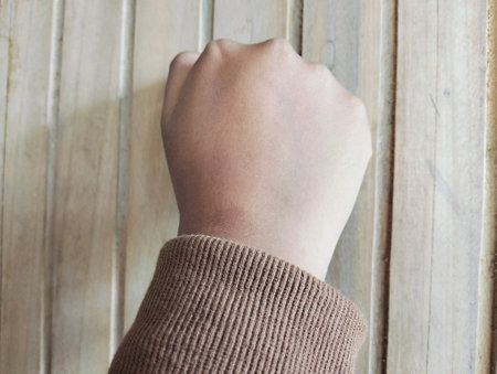Hand knocking on a wooden door, Close up Knocking on the door, a woman's hand knocks on a wooden door, a visit to visit.の写真素材