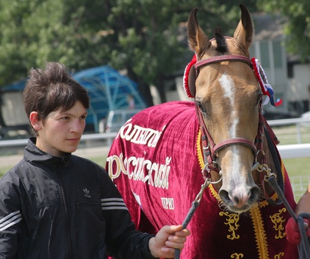 PYATIGORSK, RUSSIA - AUGUST 7: An unidentified groom and black akhal-teke horse, stallion Jemchug race for the prize of Bolshoi on August 7,2011 in Pyatigorsk, Caucasus, Russia. のeditorial素材