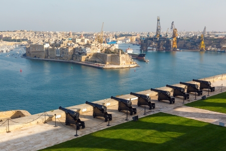 Saluting battery and Grand Harbor of Valletta, Maltaのeditorial素材