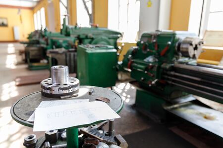 The drawing and old green lathe machine tool equipment.の写真素材