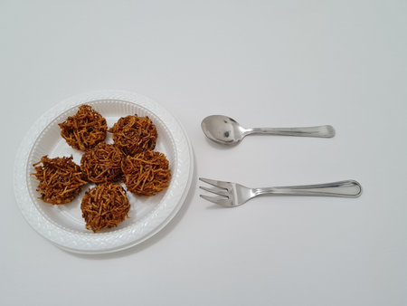 A market snack made from grated sweet potato that is fried has a sweet taste, the name is carang mas