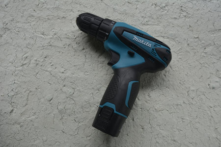 Lviv. Ukraine. July 2022.Makita screwdriver work tool . Makita Corporation founded on March 21, 1915, it is based in Japanのeditorial素材
