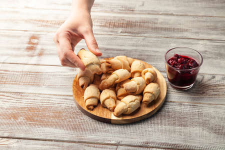 Tasty shortbread cookie with jam in wooden bowlの写真素材