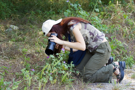 The girl the photographer photographingの写真素材