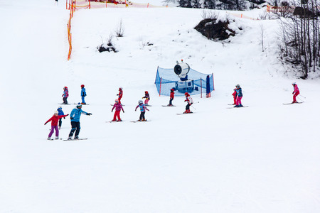 Lessons in children's ski school.のeditorial素材