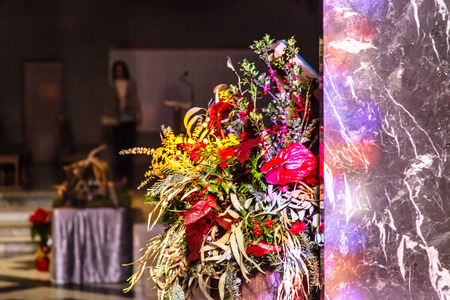 A bouquet of flowers is reflected in the stone column.の写真素材