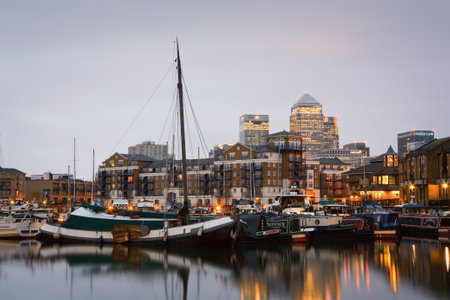Evening in the docks of Limehouse Basin with Canary Wharf in the background のeditorial素材