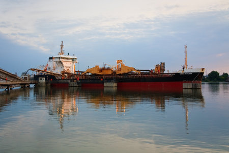 A dredging ship unloading in north Greenwich, London のeditorial素材