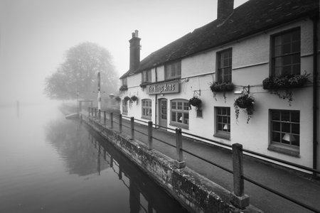 Pub in Sandford-on-Thames in Oxford, UK.のeditorial素材