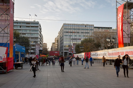 People getting ready for the main event of the campaign of the communist party before the election, Syntagma square, Athensのeditorial素材