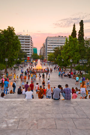 People enjoying the evening in Syntagma squareのeditorial素材