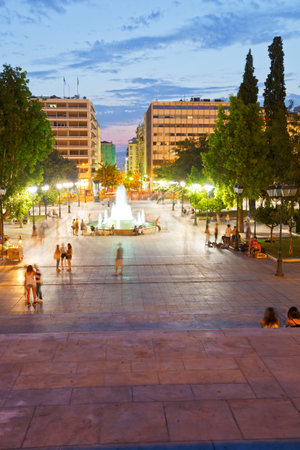 People enjoying the evening in Syntagma squareのeditorial素材