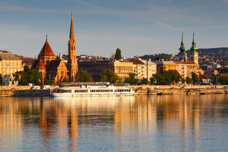 Morning view of city centre of Budapest over the river Danube, Hungary.のeditorial素材