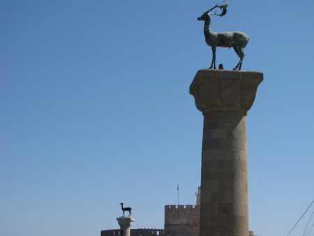 deer instead of colossus at the entrance to Mandrakiのeditorial素材