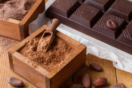 Cocoa powder, chocolate bar and cocoa beans (horizontal shot)の写真素材