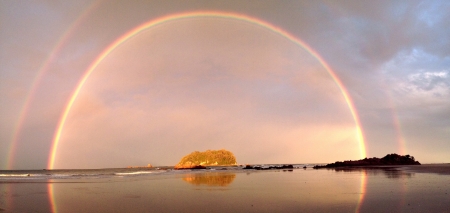 Rainbow at the beachの素材