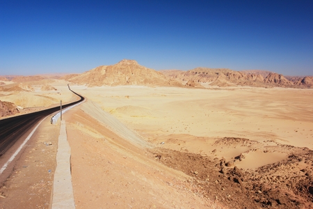 Empty road leading through the Sinai desert, Egyptの写真素材