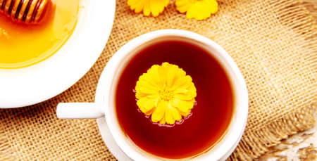 honey with dandelions. cup of tea with dandelion. selective focus.natureの写真素材