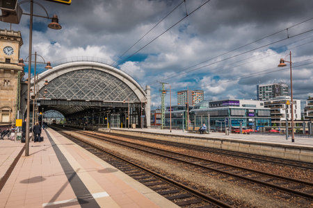 21 May 2019 Dresden, Germany - Dresden Hauptbahnhof - the main railway station. Outdoor benches for passengers.のeditorial素材
