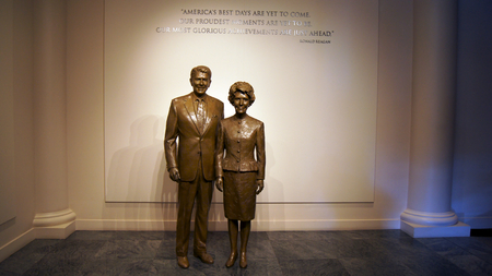 SIMI VALLEY, CALIFORNIA, UNITED STATES - OCT 9, 2014: Statues of Ronald and Nancy Reaga at the Presidential Library Museumのeditorial素材