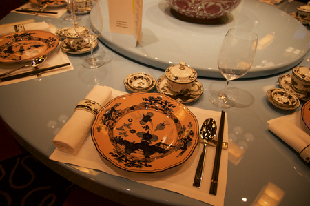 SINGAPORE - JULY 23rd, 2016: Chinese or Cantonese Restaurant interior, part of a 5 star luxury hotel at the Marina Bayのeditorial素材
