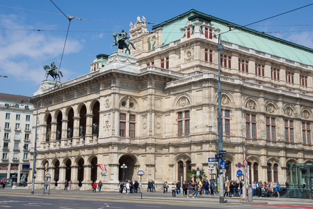VIENNA, AUSTRIA - APR 29th, 2017:Moving traffic in front of the famous and historic State Opera House - Staatsoper in Wienのeditorial素材