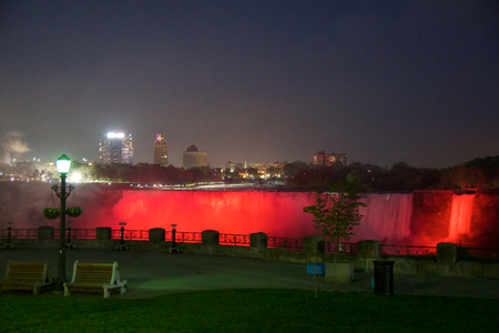 NIAGARA FALLS, ONTARIO, CANADA - MAY 21st 2018: Niagara Falls illuminates the falls at night on the Canadian and American sidesのeditorial素材