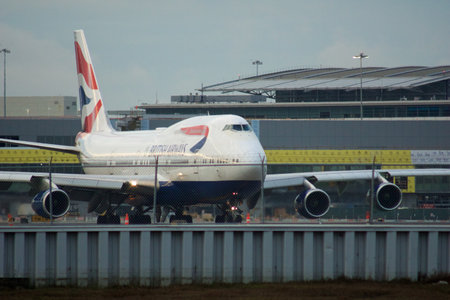 SAN FRANCISCO, CALIFORNIA, UNITED STATES - NOV 27, 2018: British Airways Boeing 747-400 on the tarmac at San Francisco International Airport SFO before take-offのeditorial素材