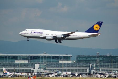 Frankfurt, Germany, July 9, 2017: Boeing 747-400 Landing at Frankfurt Airportのeditorial素材