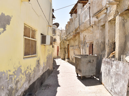 Back Alley in Muharraq, Bahrainの写真素材