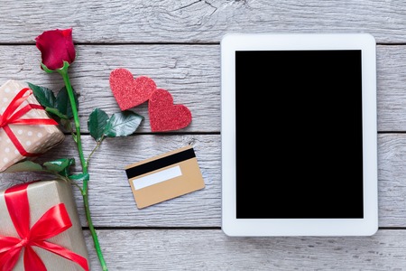 Valentine day online shopping backgroundの写真素材