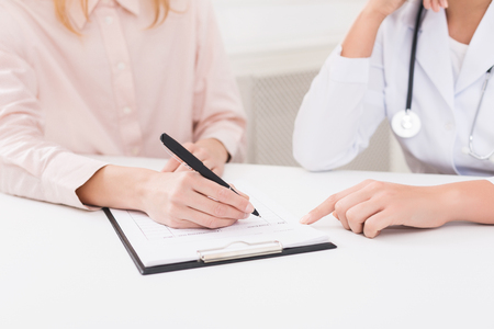 Dietary. Nutritionist explaining personalized diet plan to patient during appointment in clinic, copy spaceの写真素材